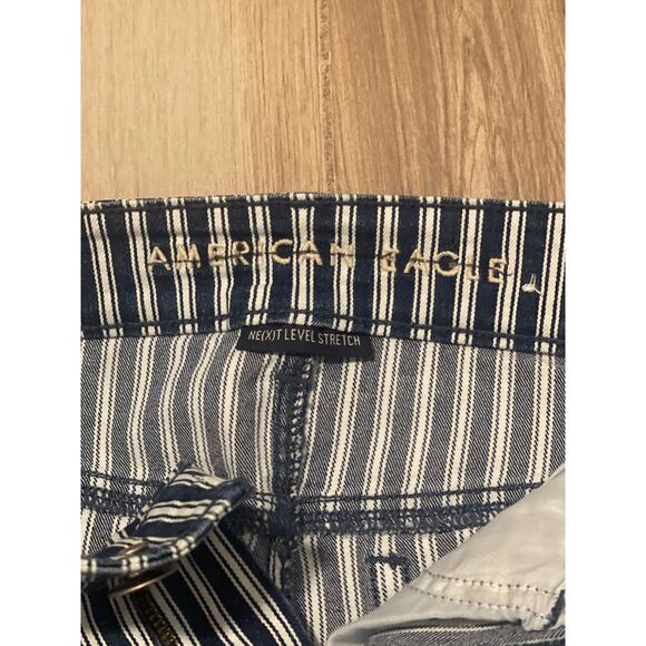 American Eagle Hi-Rise Shortie Denim
Striped Shorts size 2 - Picture 5 of 7